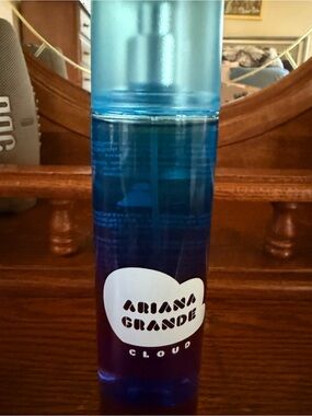 Ariana Grande Blue Gradient Cloud Body Mist